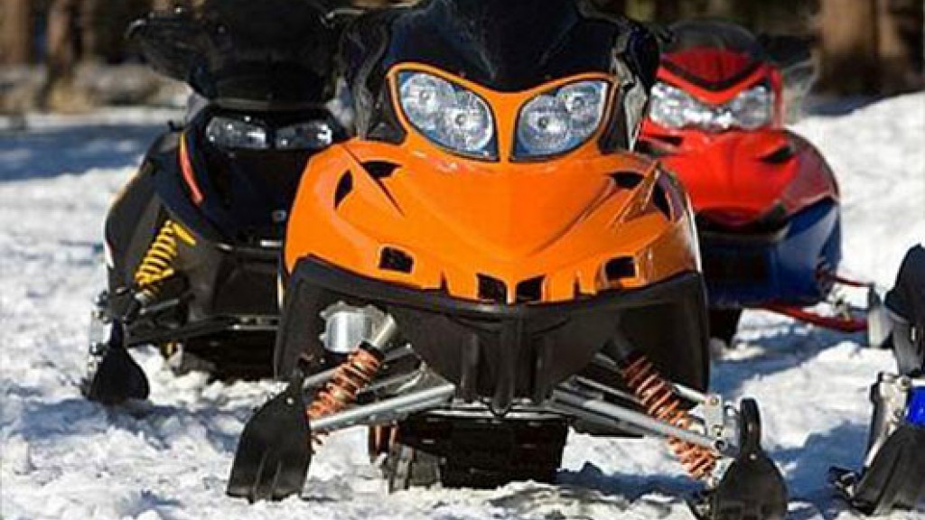 Snowmobile Trips in Yellowstone Jackson Hole Central Reservations